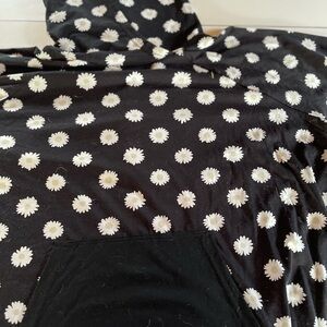 Amber hoodie with daisies